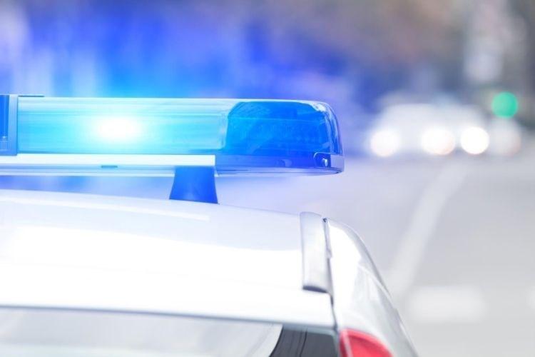 U Njivicama 20-godišnjak vozio prebrzo pa udario u drugi auto. Lakše ozlijeđen vozač (24)