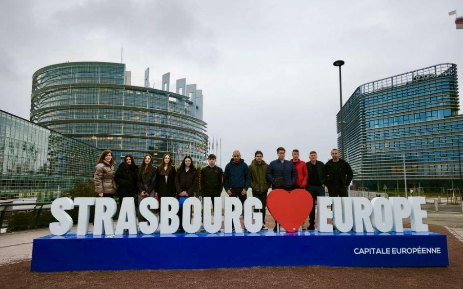 Mladi ambasadori Europskog parlamenta iz Knina i Drniša posjetili Strasbourg