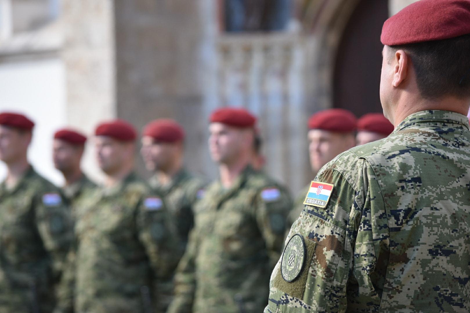 Medved: 'Uvodimo vojnu obuku, a Milanovićeve ovlasti nećemo dirati'