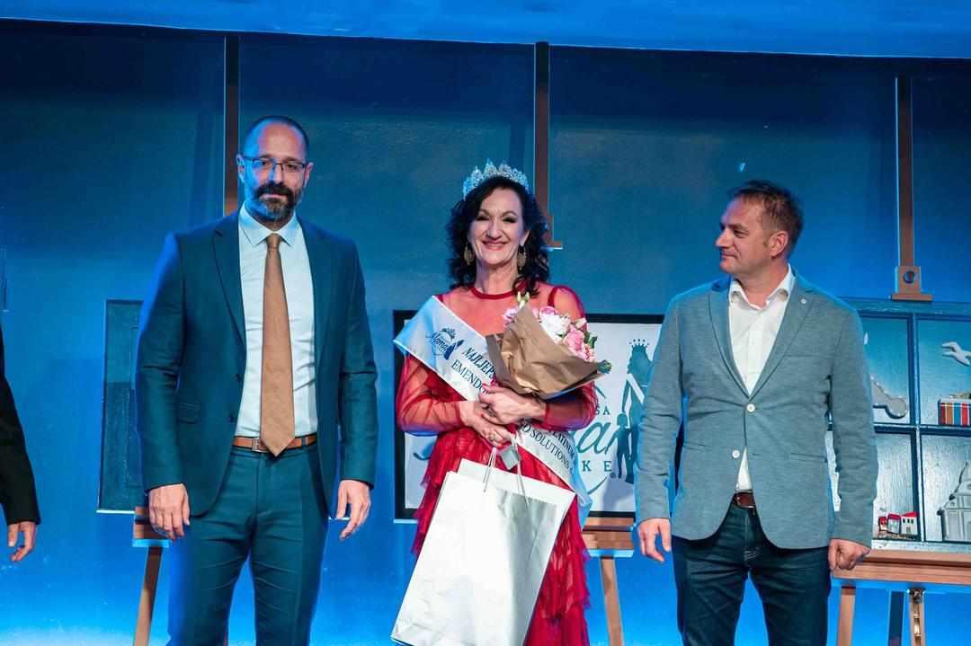 Miss mama u središtu skandala: Nagovarala roditelje i bivše učenike da glasaju za HDZ-ovca