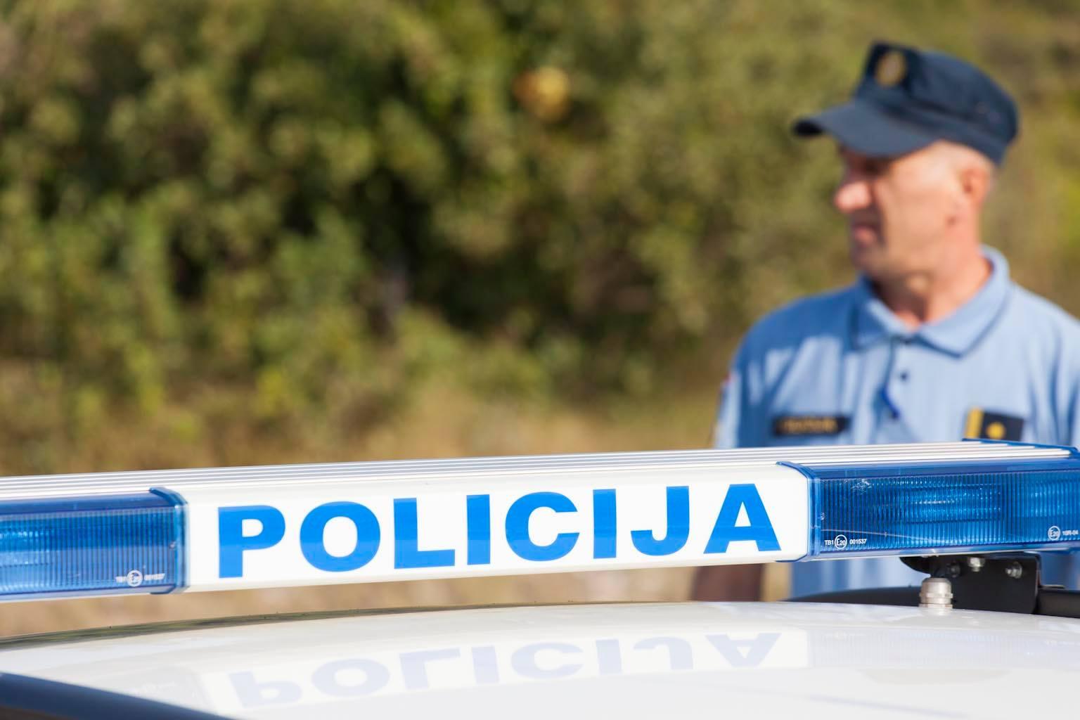 Dvije osobe lakše ozlijeđene u prometnoj nesreći na A-1 kod Danila