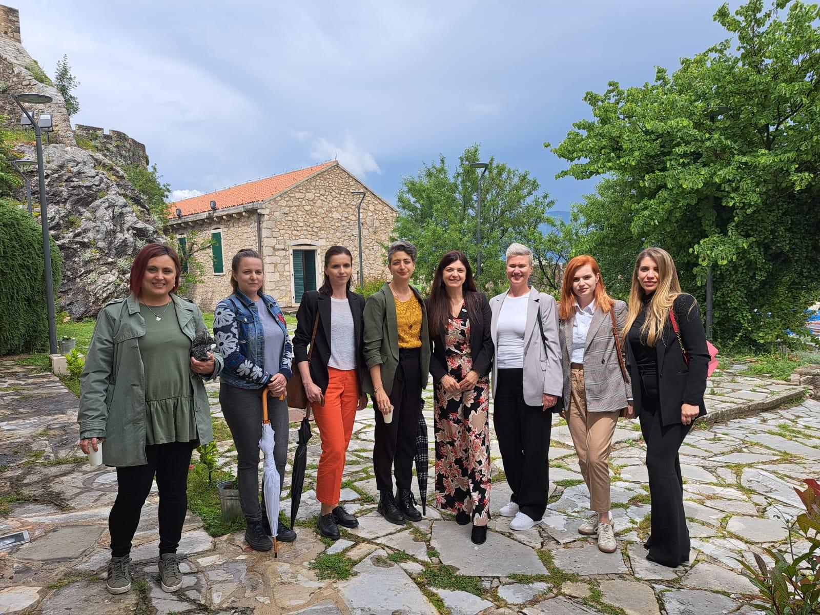 U Kninu održan okrugli stol u organizaciji udruge 'Čarobni svijet'