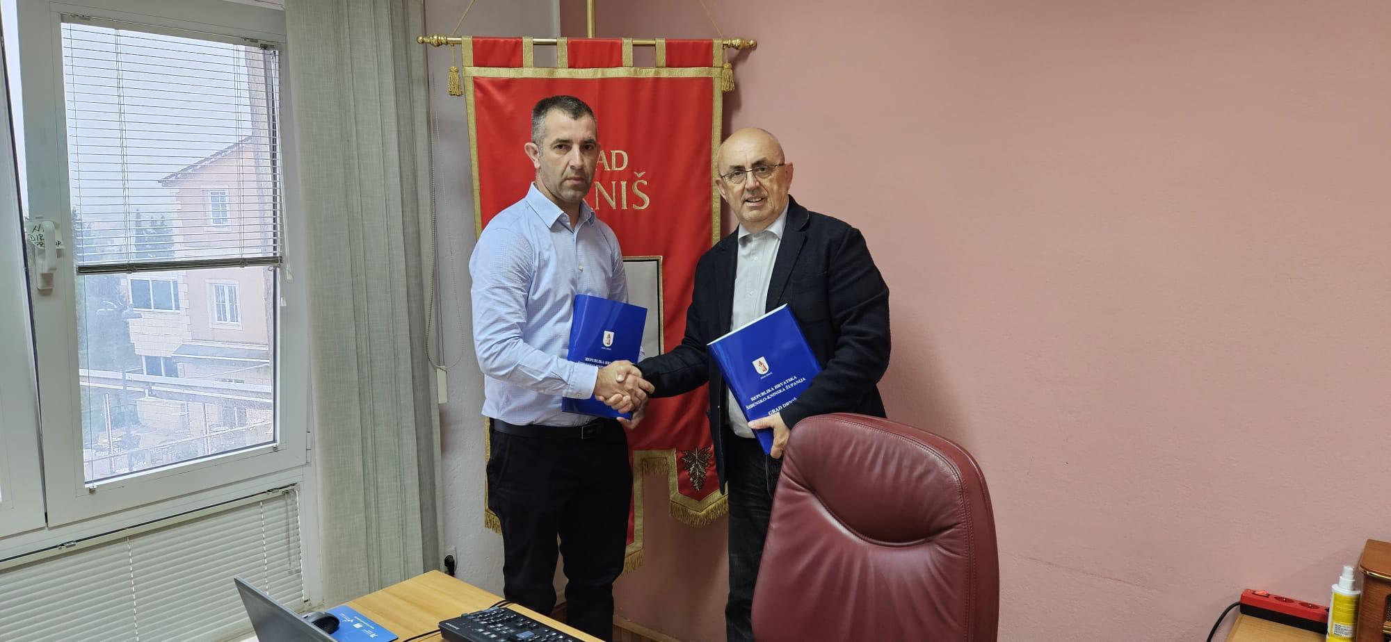 Tomislav Dželalija preuzeo je dužnost gradonačelnika Grada Drniša