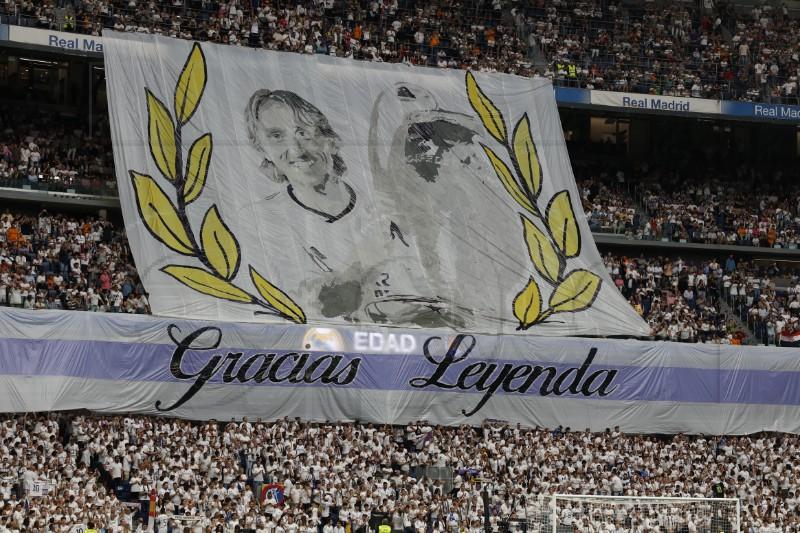 Ovacije na oproštaju Modrića od Santiago Bernabeua