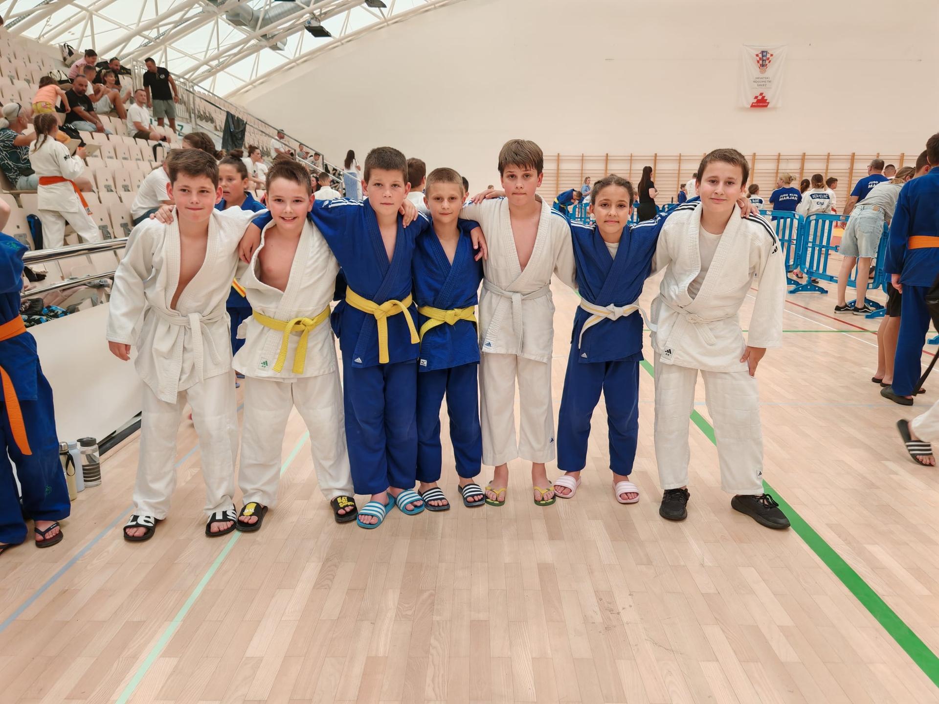 Šibenčani izvrsni na Kupu sv. Ante: Judo klub Šibenik iz Omiša se vratio s čak 16 medalja