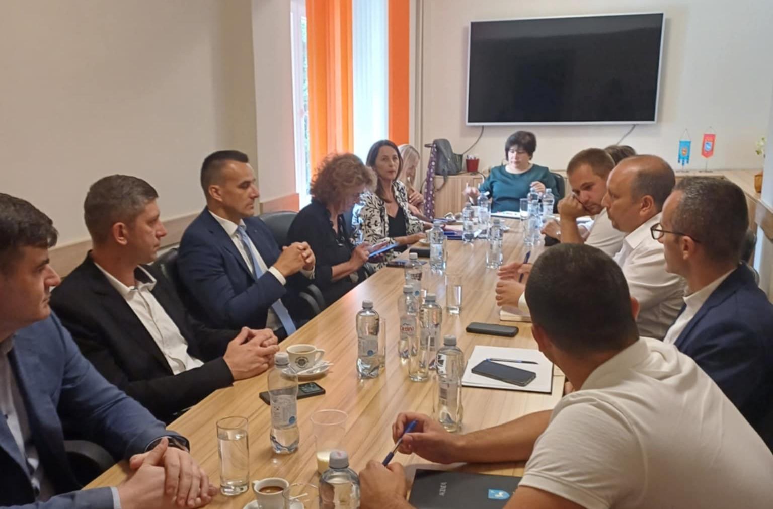 Izazovi regionalnog razvoja, prioritetni projekti i suradnja: Župan Rakić u službenom posjetu Gradu Kninu