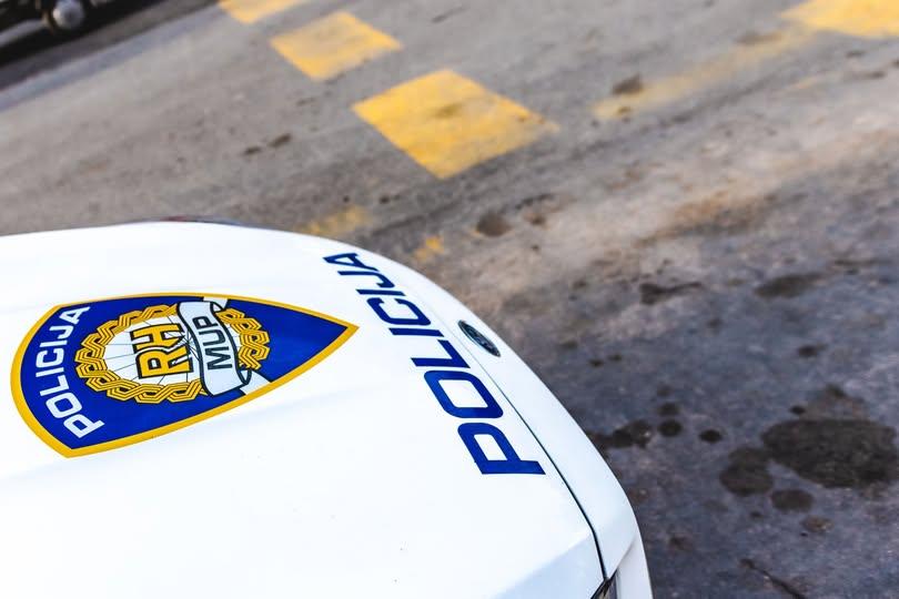 Mladić (26) pod utjecajem alkohola kod Bribira sletio s ceste. Tri osobe ozlijeđene