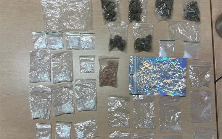Policija u Tisnom prekinula britanski 'party plan'. Mladić (20) i žena (40) pali s hrpom droge