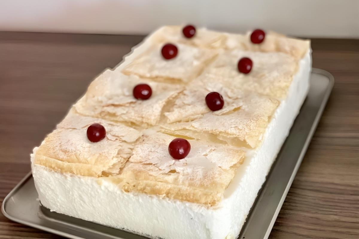 Za kremaste jogurt kremšnite potrebno je svega par sastojaka