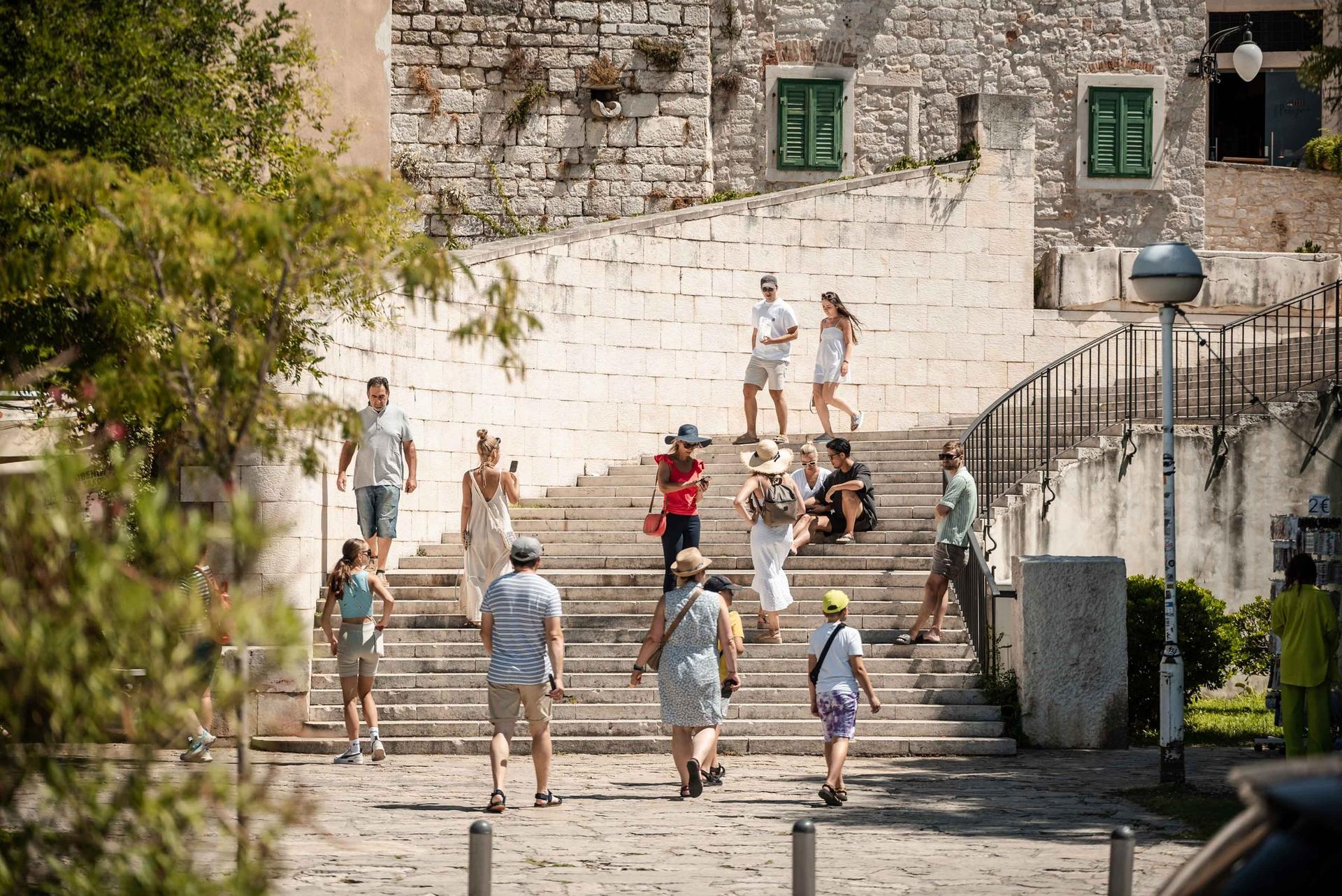 Nedjelja pretežno sunčana i topla, temperature do 32°C