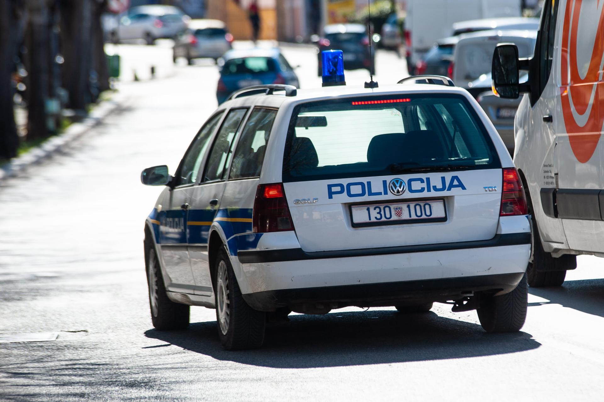 Recidivist divljao šibenskim ulicama sa suspendiranom dozvolom, bježao policiji, pa završio u zatvoru