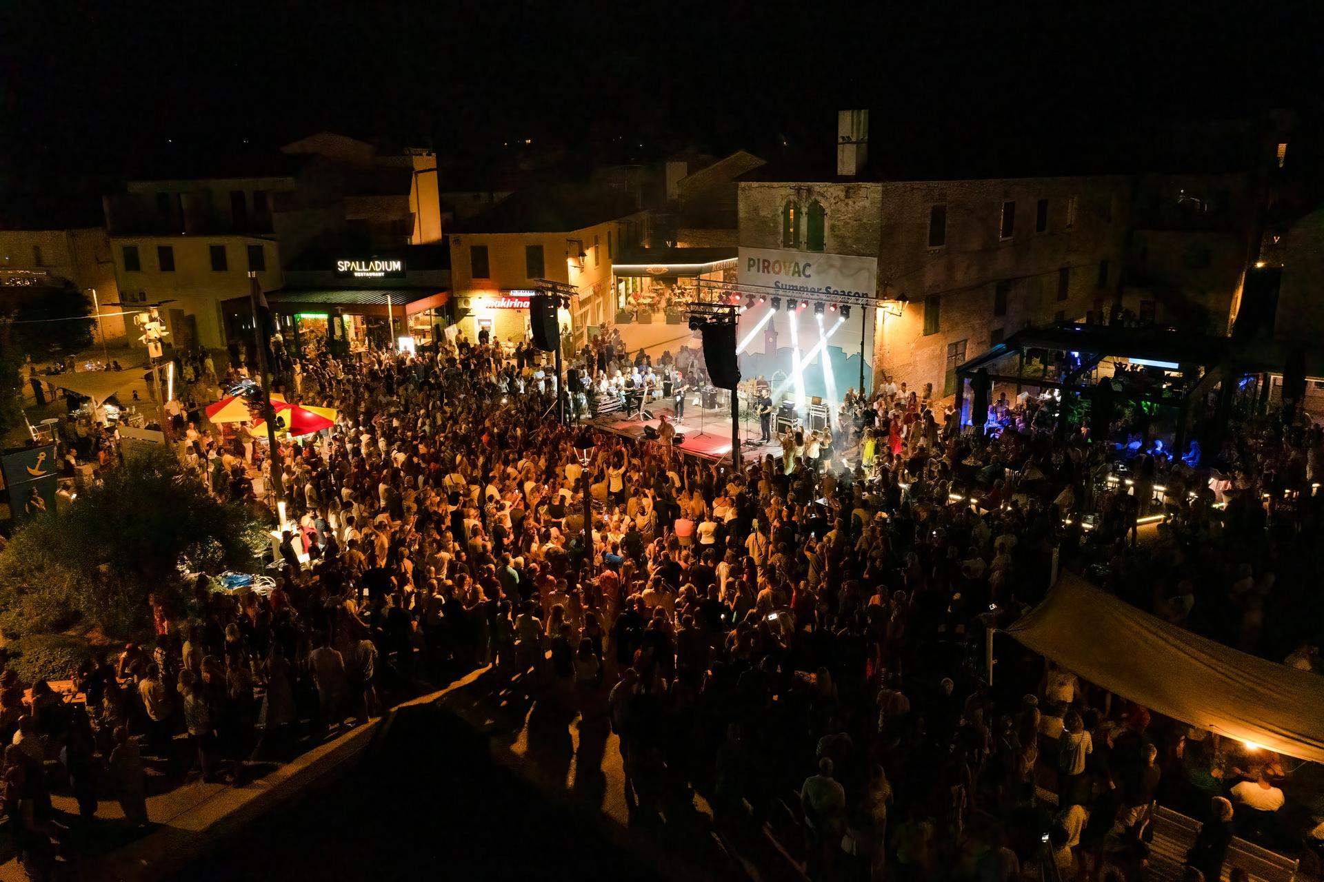 Ogenj večeras premijerno nastupa u Pirovcu, a Neno Belan stiže na veliku feštu u petak
