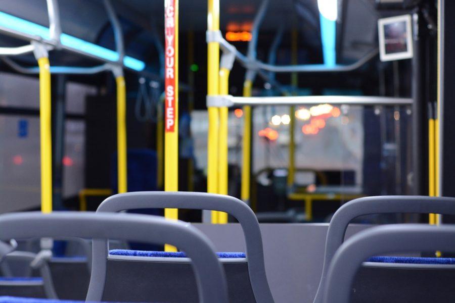 Muškarac djevojčici dao poklon u autobusu: Kada je otvorila skriveni pretinac zaprepastila se