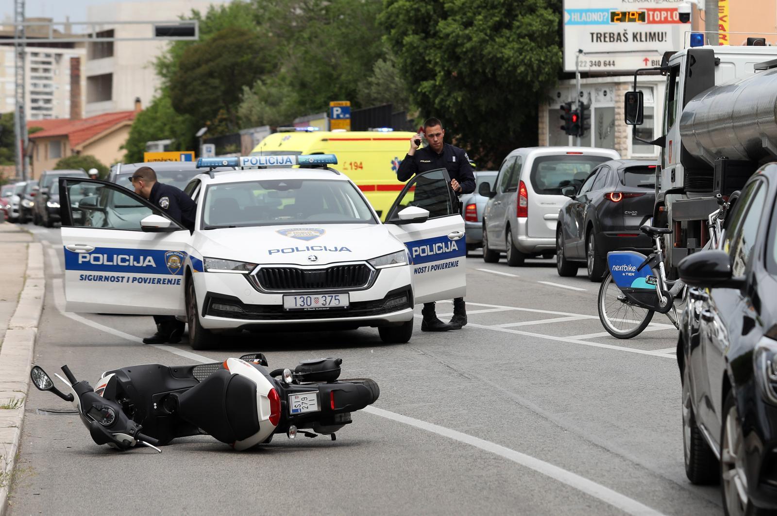 Na Baldekinu sudar automobila i motora: Motorist prevezen u šibensku bolnicu  
