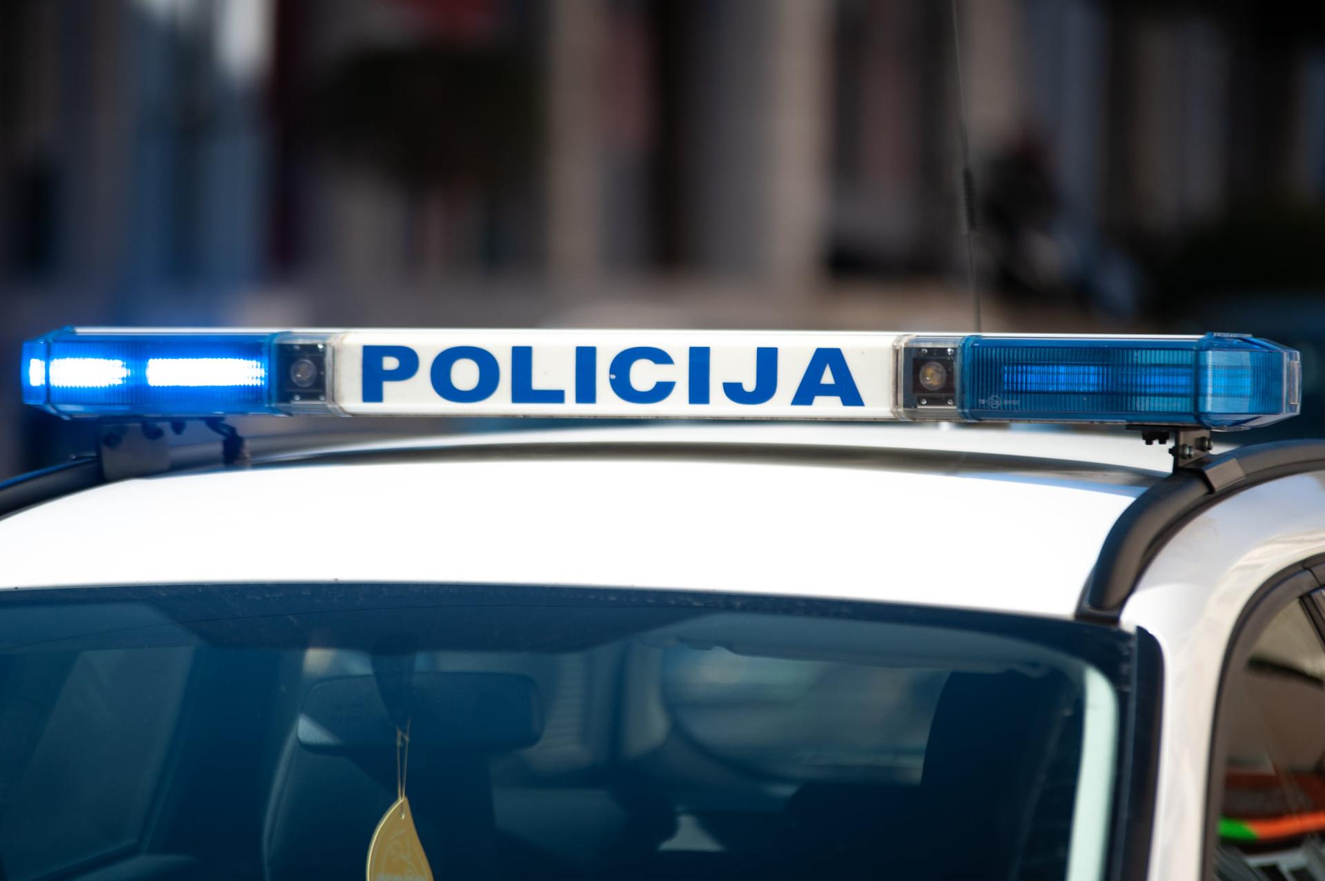 Mlada vozačica ozlijeđena u prevrtanju vozila kraj Zatona