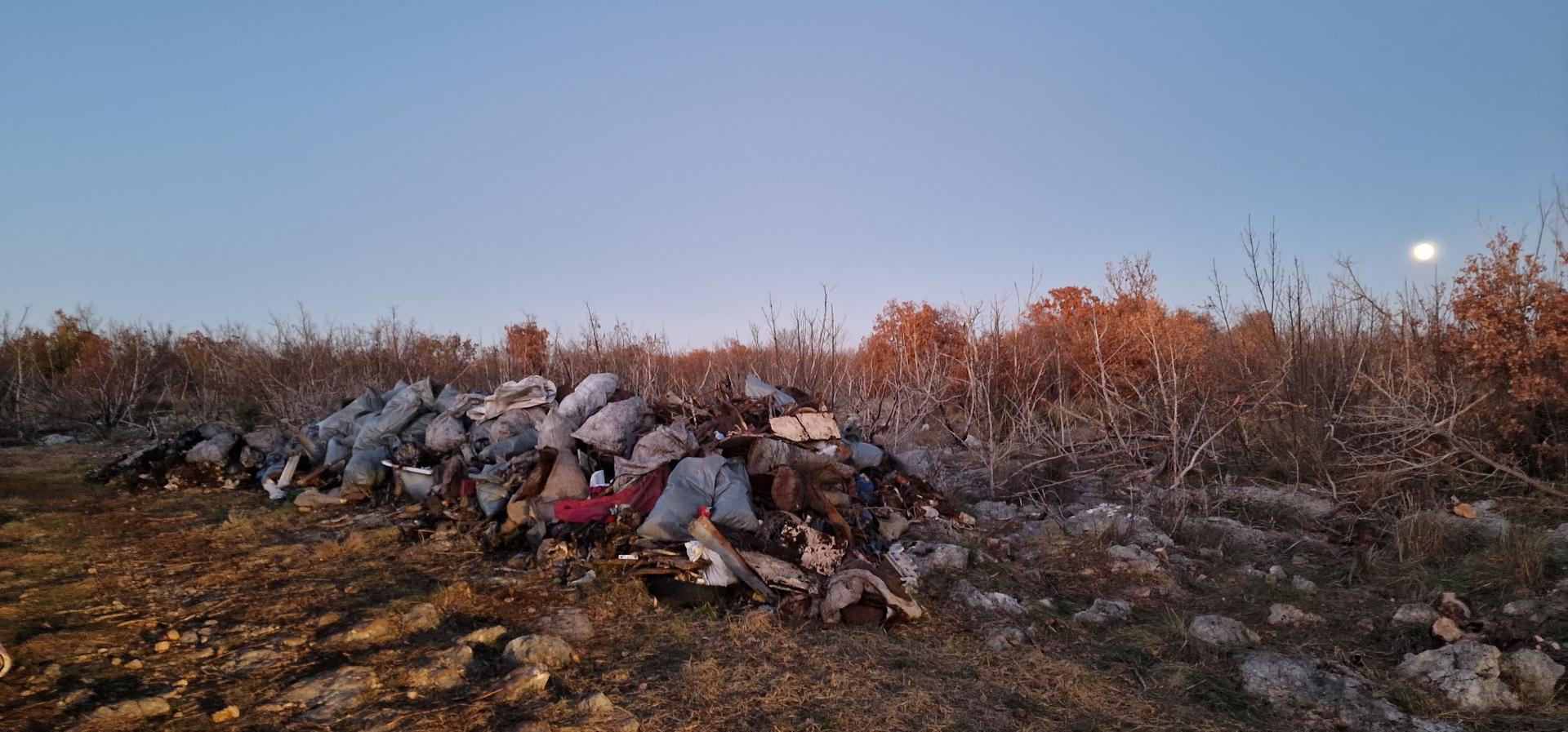 Od kade do školske torbe: Šibenski speleolozi i djelatnici NP Krka iz Jame Spaskraljica u dva dana izvadili hrpu otpada