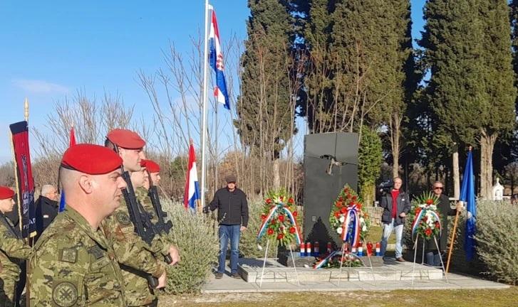 Obilježena 32. obljetnica tragičnog stradanja civila u Mratovu i Oklaju