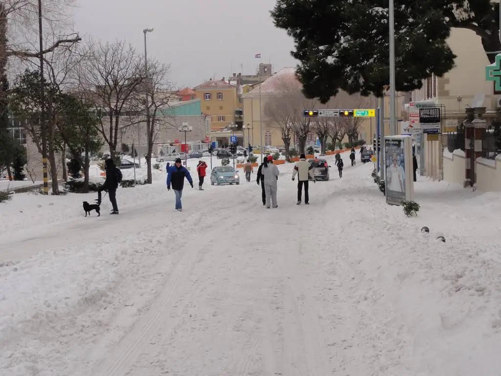 Šibenik je na današnji dan prije 13 godina bio potpuno zatrpan snijegom