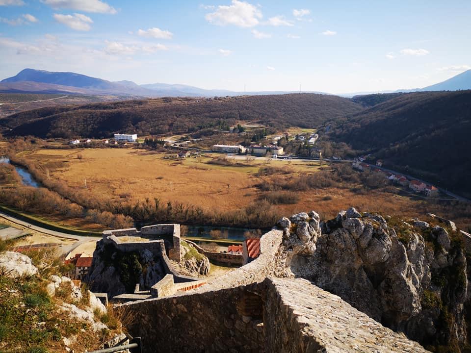 Muškarcu u Kninu ukraden električni pastir