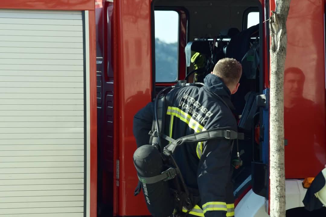 Šibenski vatrogasci osigurali slijetanje helikoptera hitne pomoći u Mandalini