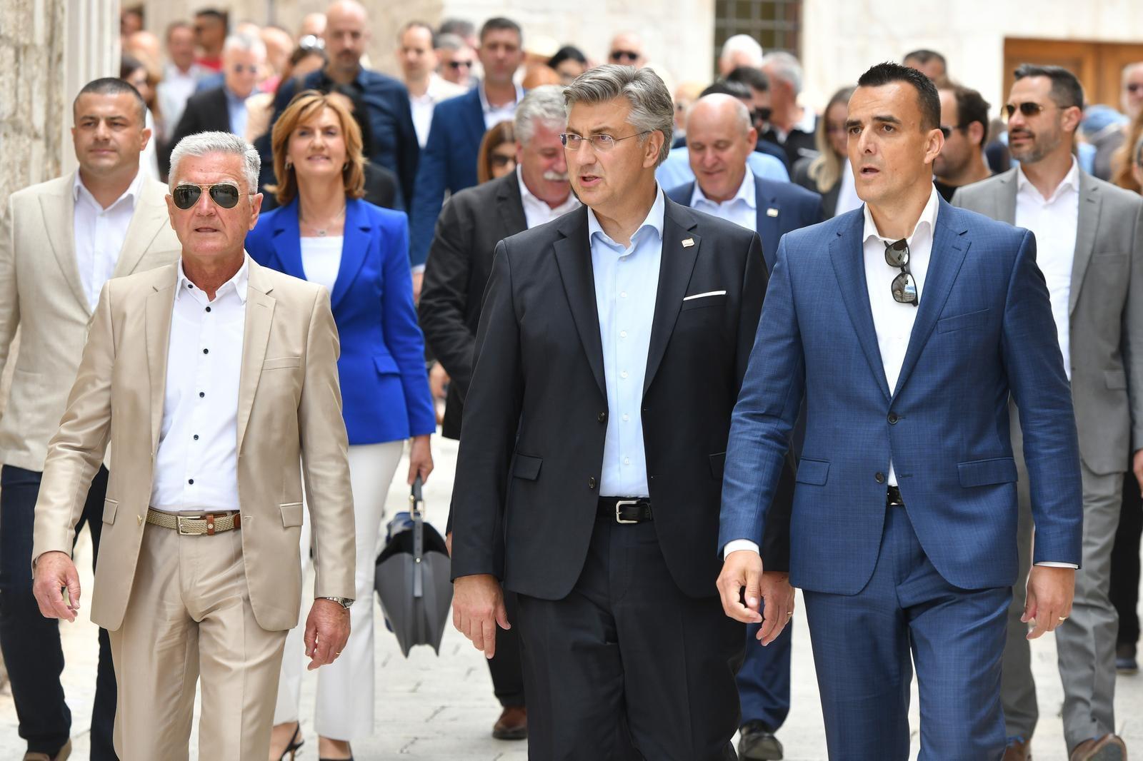 Premijer Plenković u Šibeniku podržao Burića i Rakića: 'Oni pogađaju u sridu'