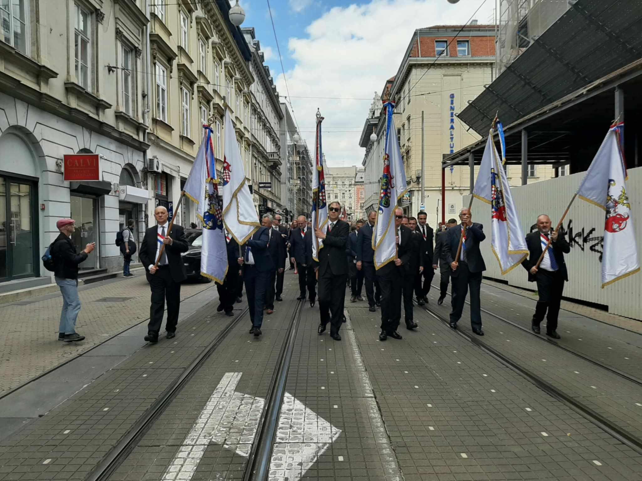 Šibenski članovi Družbe braće hrvatskoga zmaja marširali Zagrebom u povorci s više od 1600 sudionika