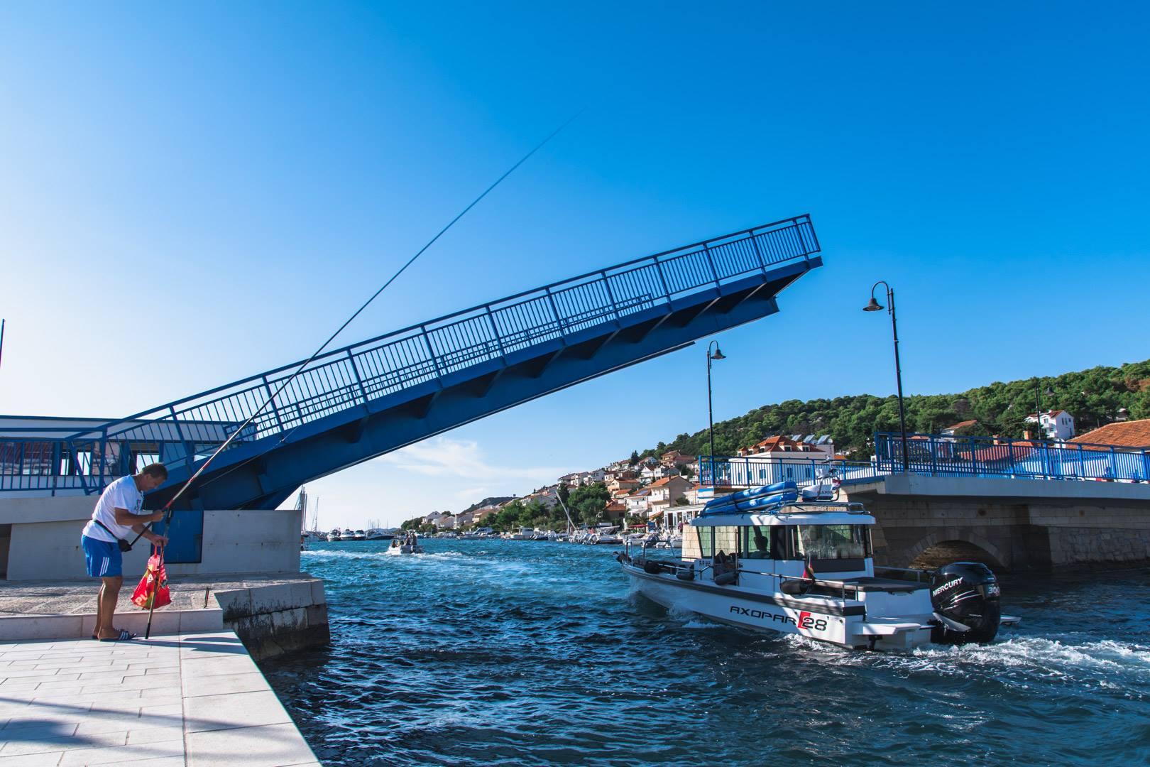 Austrijanac (47) žrtva prevare u Tisnom: Krivotvoreni papiri 'odveli' mu brod