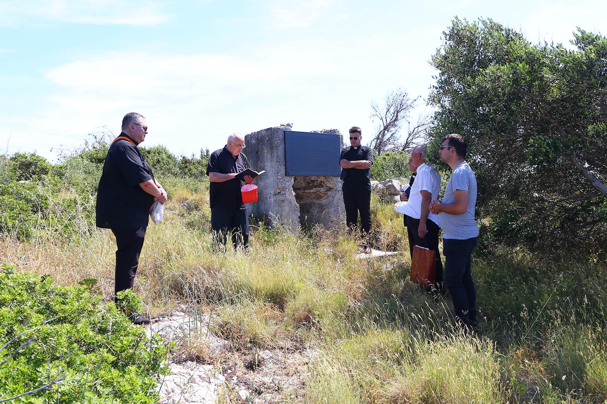 Na otoku Dvainka odana počast mučki ubijenim svećenicima u Drugom svjetskom ratu