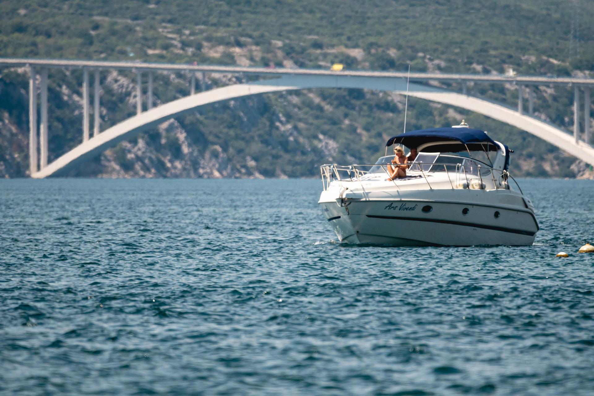 Vrućina se nastavlja, a grijat će i u noći