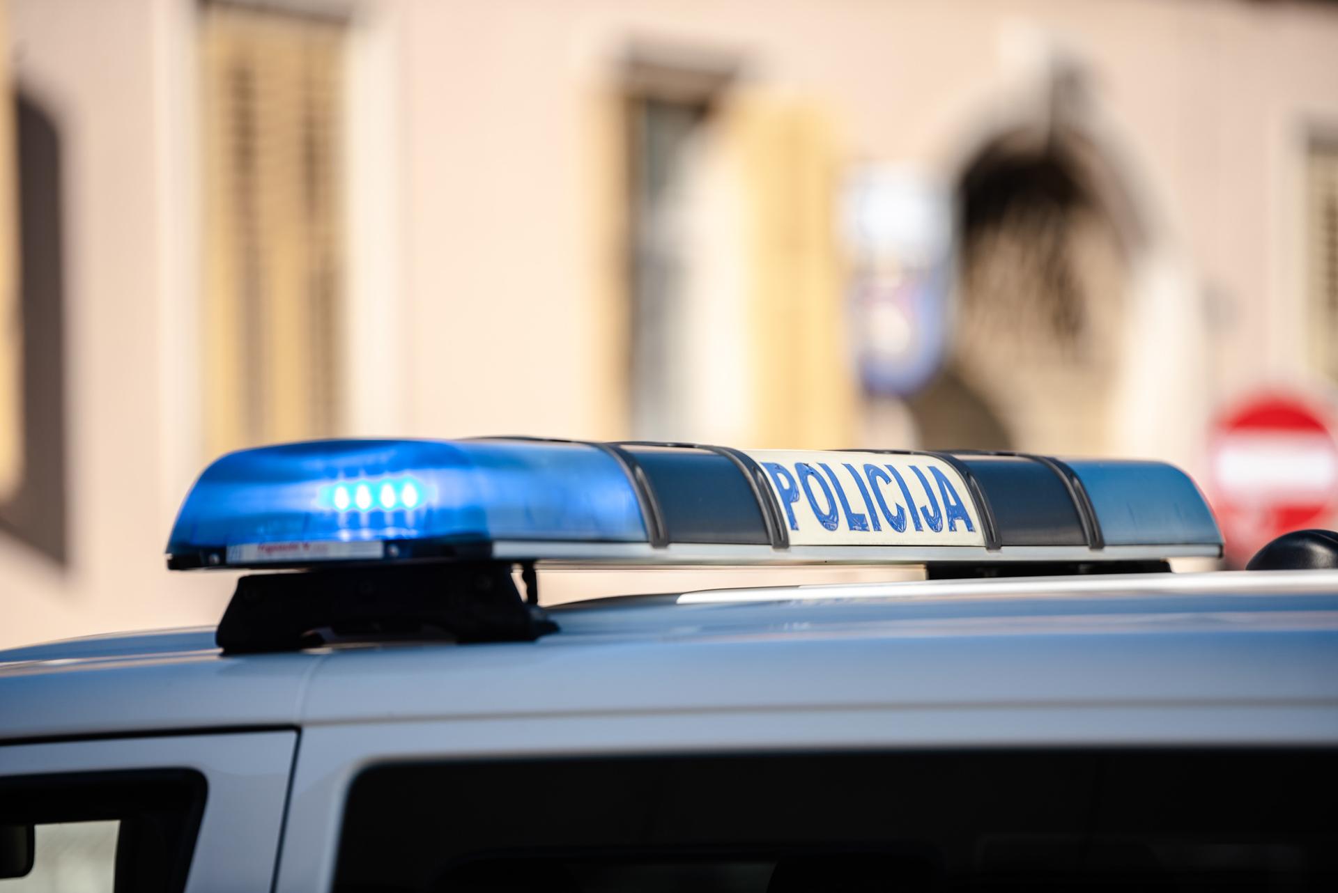 Policija u Šibeniku zaustavila pijanog mopedista (29). Trijeznio se u postaji