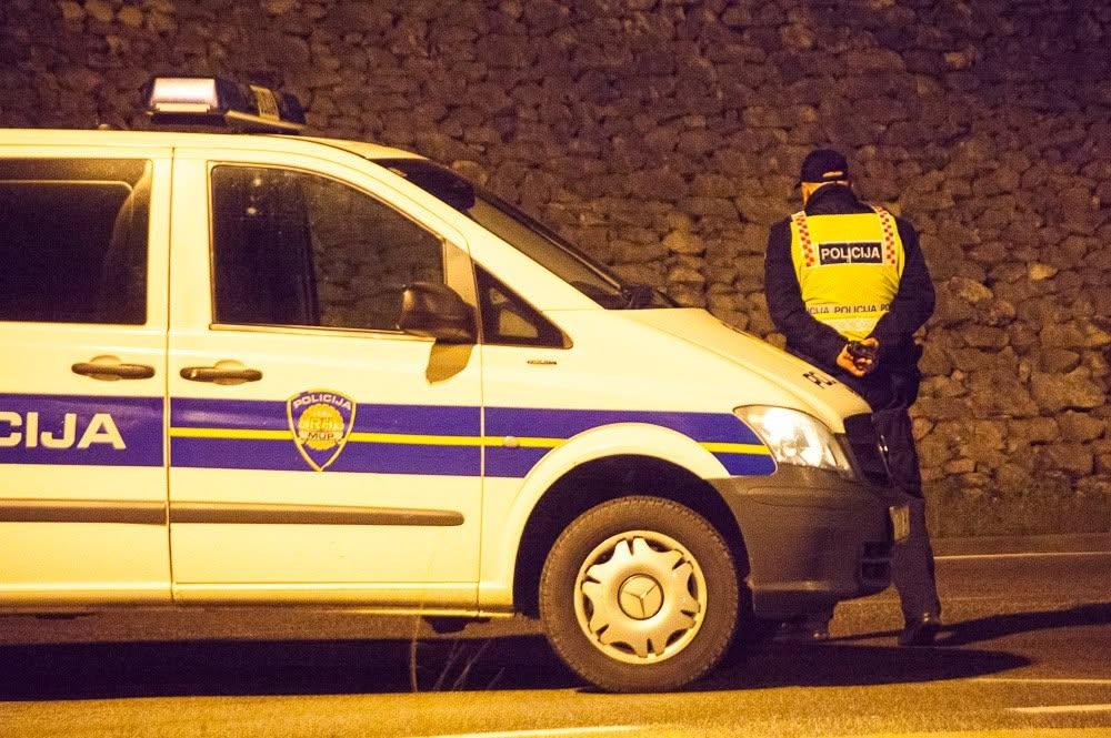 Nakon kratke svađe u šibenskom kafiću, 36-godišnjak izudarao 62-godišnjaka