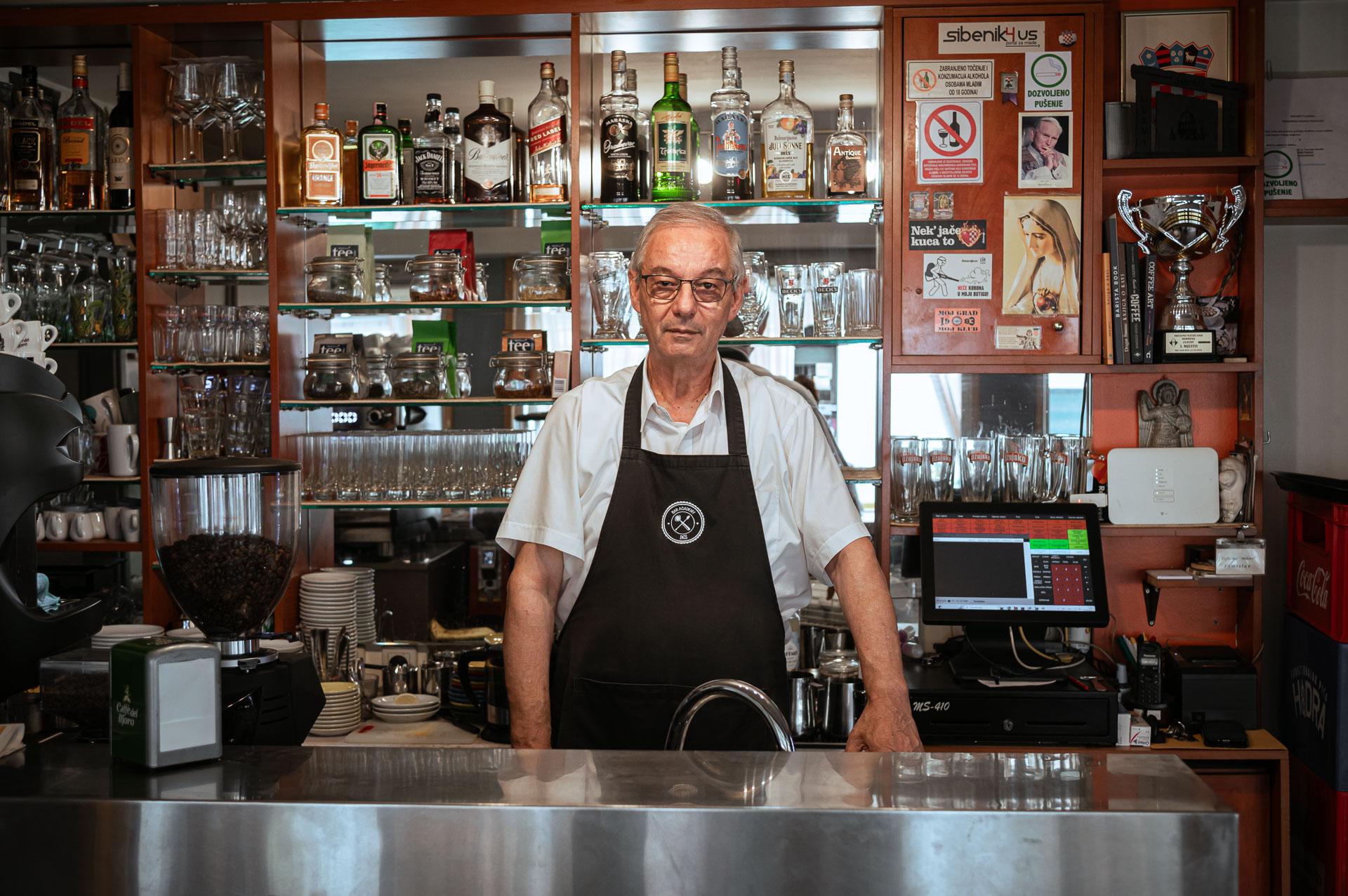 Neno je iza šanka preko 50 godina i ne pomišlja na umirovljenje: 'Mihovil me vratio u život, a ljudima smo pružili drugi tinel'