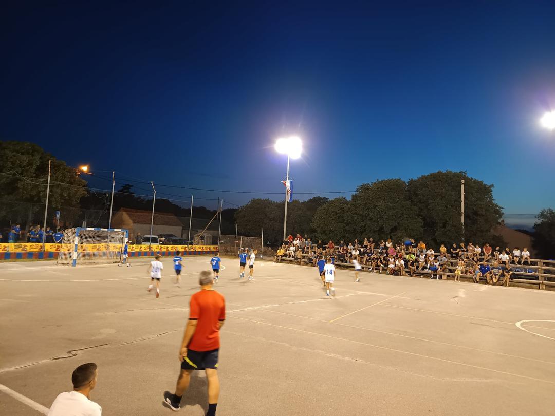 Veliko finale turnira večeras u Pakovu Selu: Tko će prvi put podići pobjednički pehar?