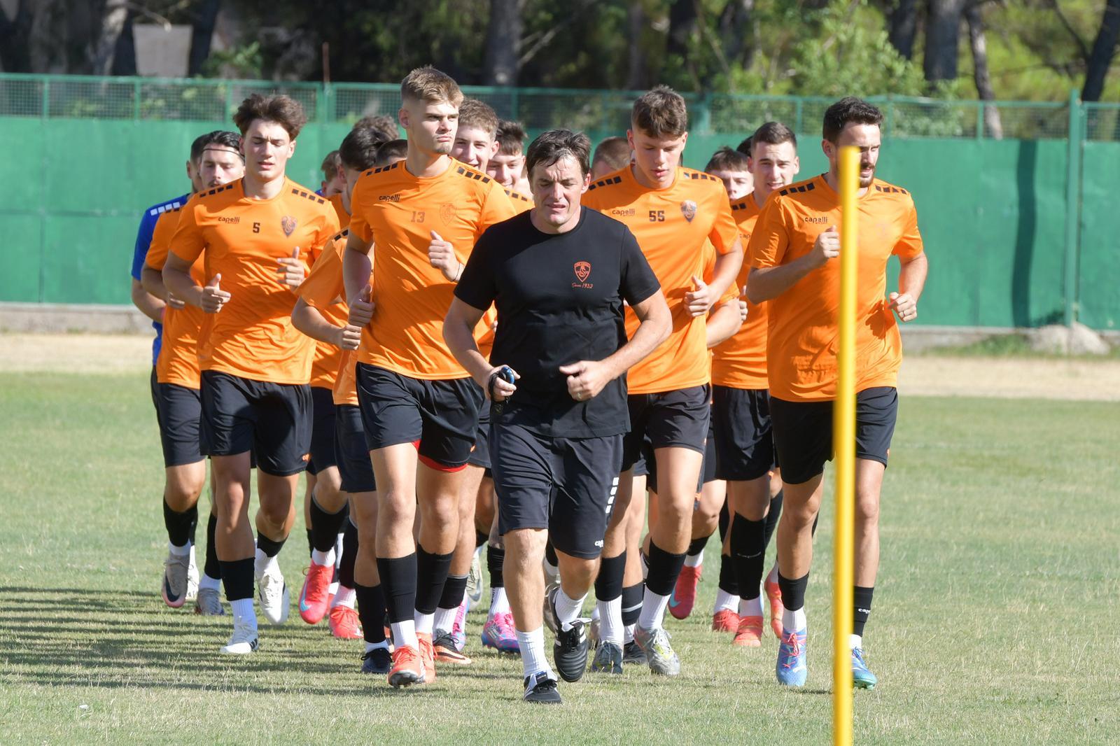 Šibeniku se na prozivci javilo 17 igrača; tri su na probi, četvorica dolaze