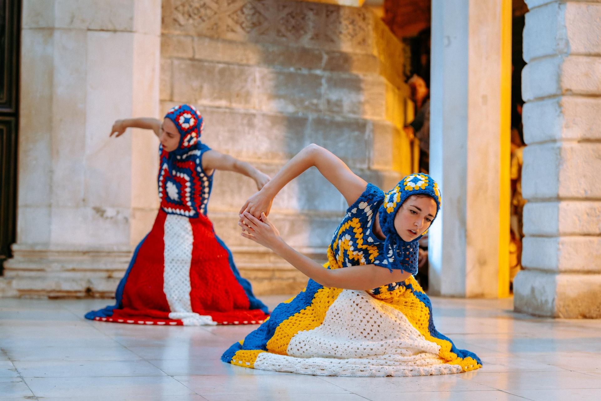 Večer kontrasta na Šibenik Dance Festivalu: Dva prostora, dva svijeta i ista snaga plesa