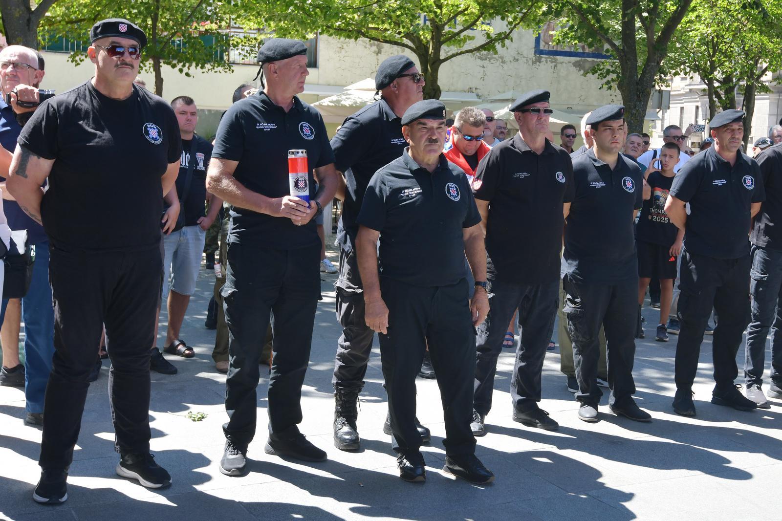 Skejo s HOS-ovcima u Kninu vikao 'Za dom spremni'. Poslao poruku onima koji zabranjuju ovaj 'hrvatski pozdrav'