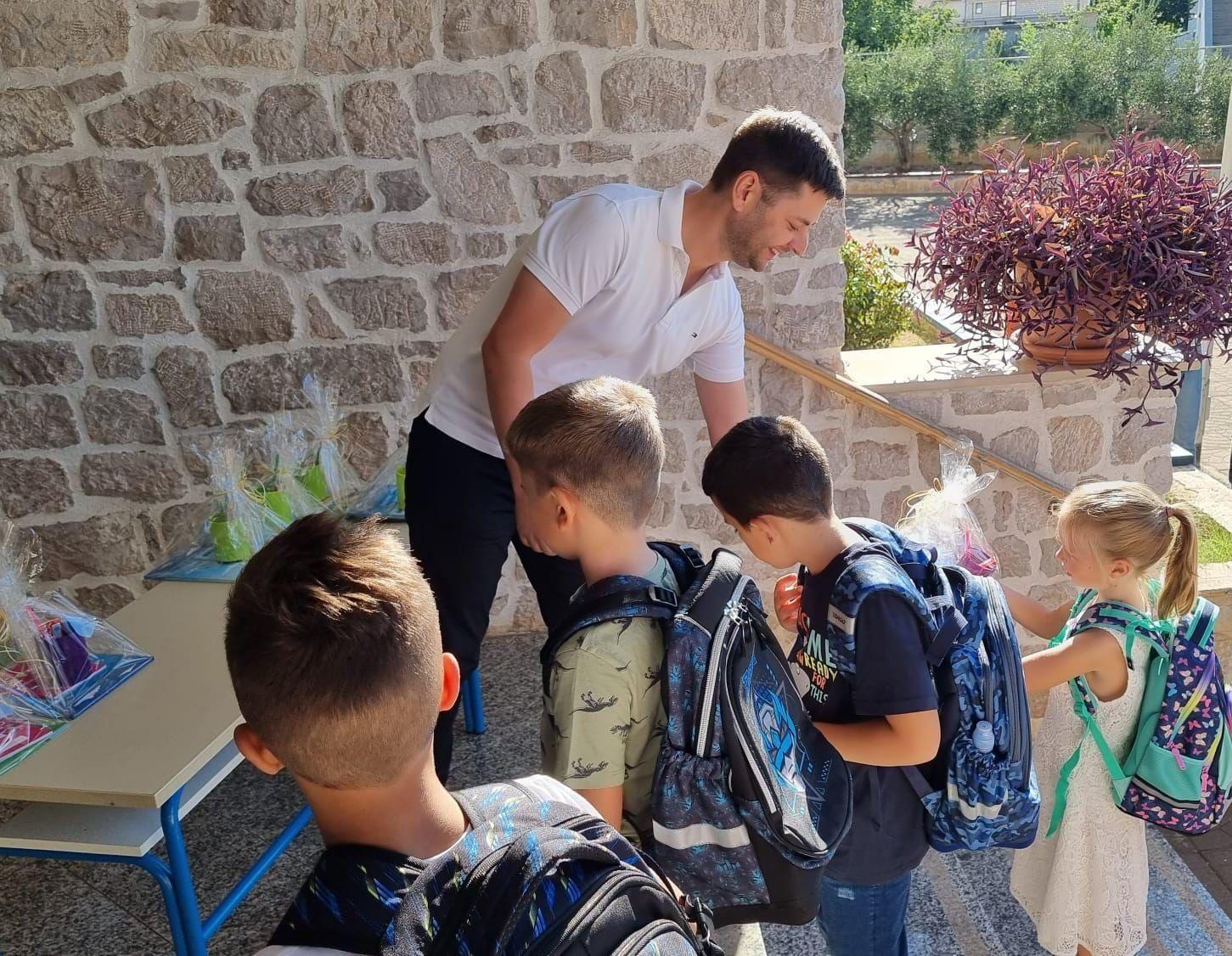 Pirovačkim učenicima Općina osigurava besplatne radne materijale, a ministarstvo udžbenike