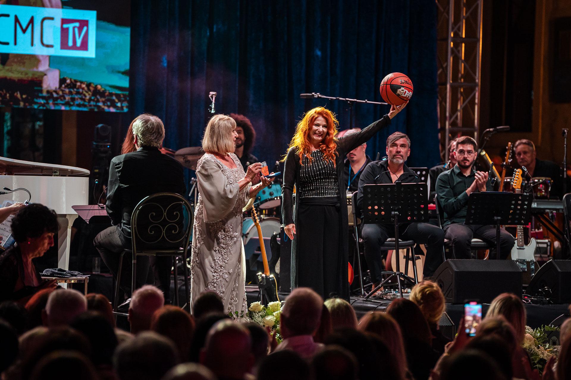 Praznih ruku s Dalmatinske šansone nije otišla ni umjetnička direktorica festivala, za to se pobrinula Biserka Petrović