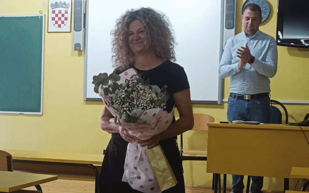 U šibenskoj gimnaziji profesoricu Ružu Sekso ispratili u mirovinu: 'Hvala vam na svemu'