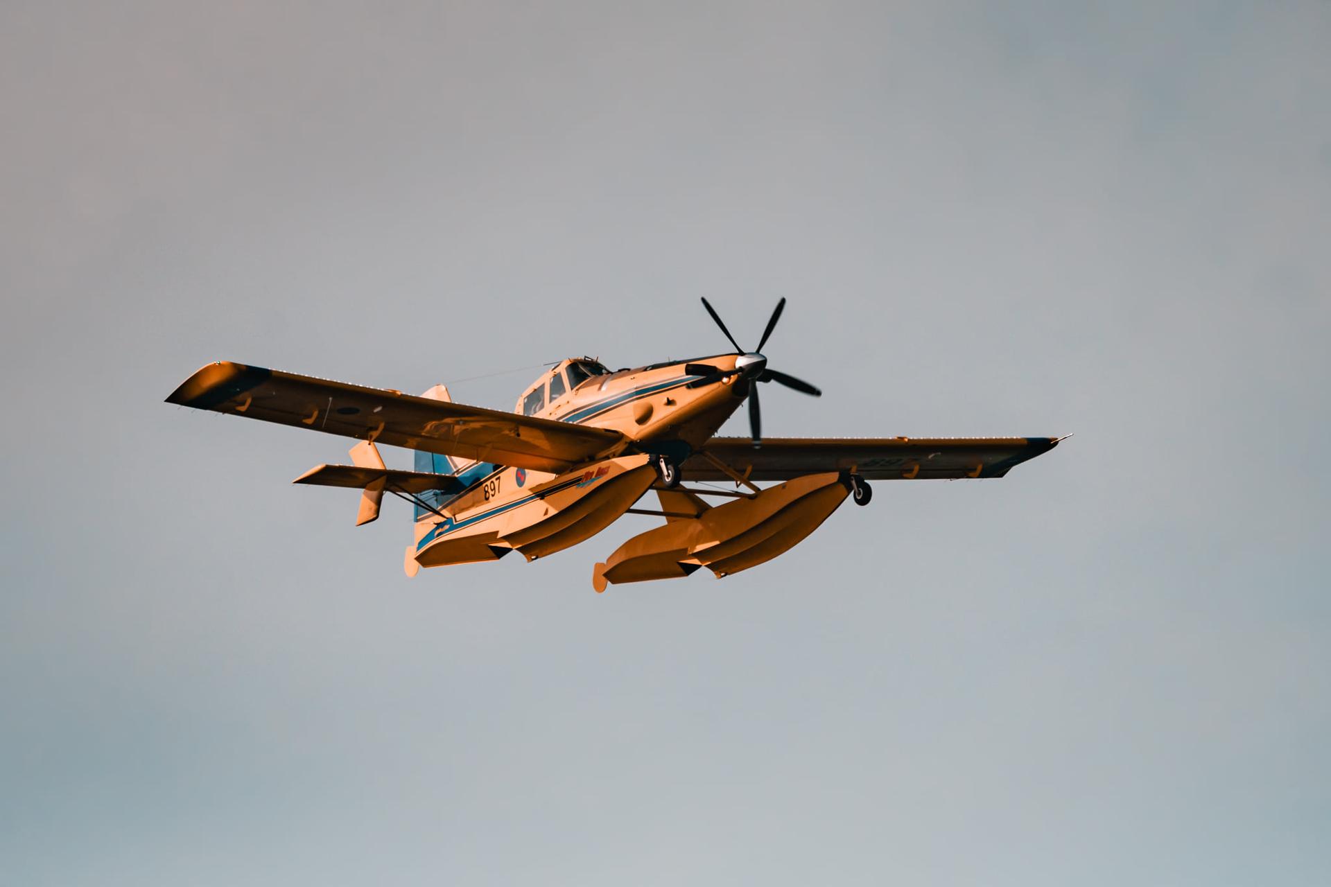 Popodne buknuo požar na području Dubravica. Na terenu 36 vatrogasaca i Air tractor