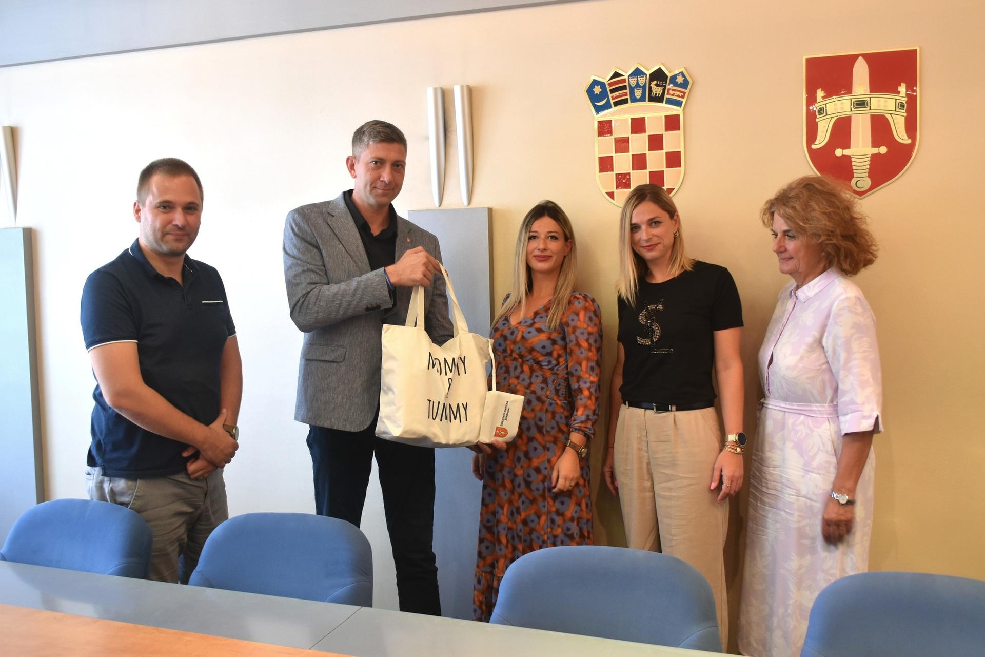 Županija osigurala pakete potrepština za trudnice i rodilje