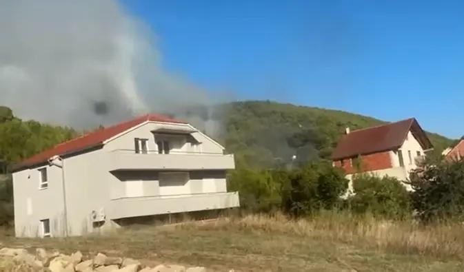 Palio otpad u Pavasovićima i izazvao požar zbog koje su pozvane i zračne snage