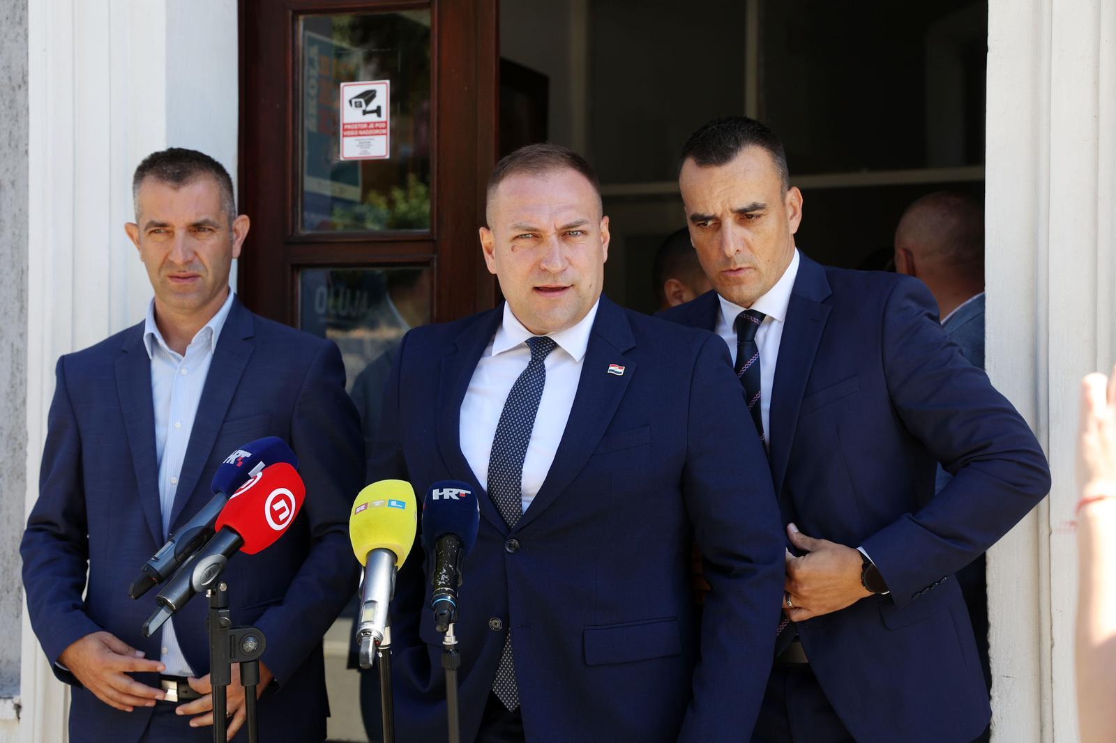 Ministar Vlajčić iz Drniša:  'Nakon procjepljivanja slijede zahtjevi za štetu od bedrenice'