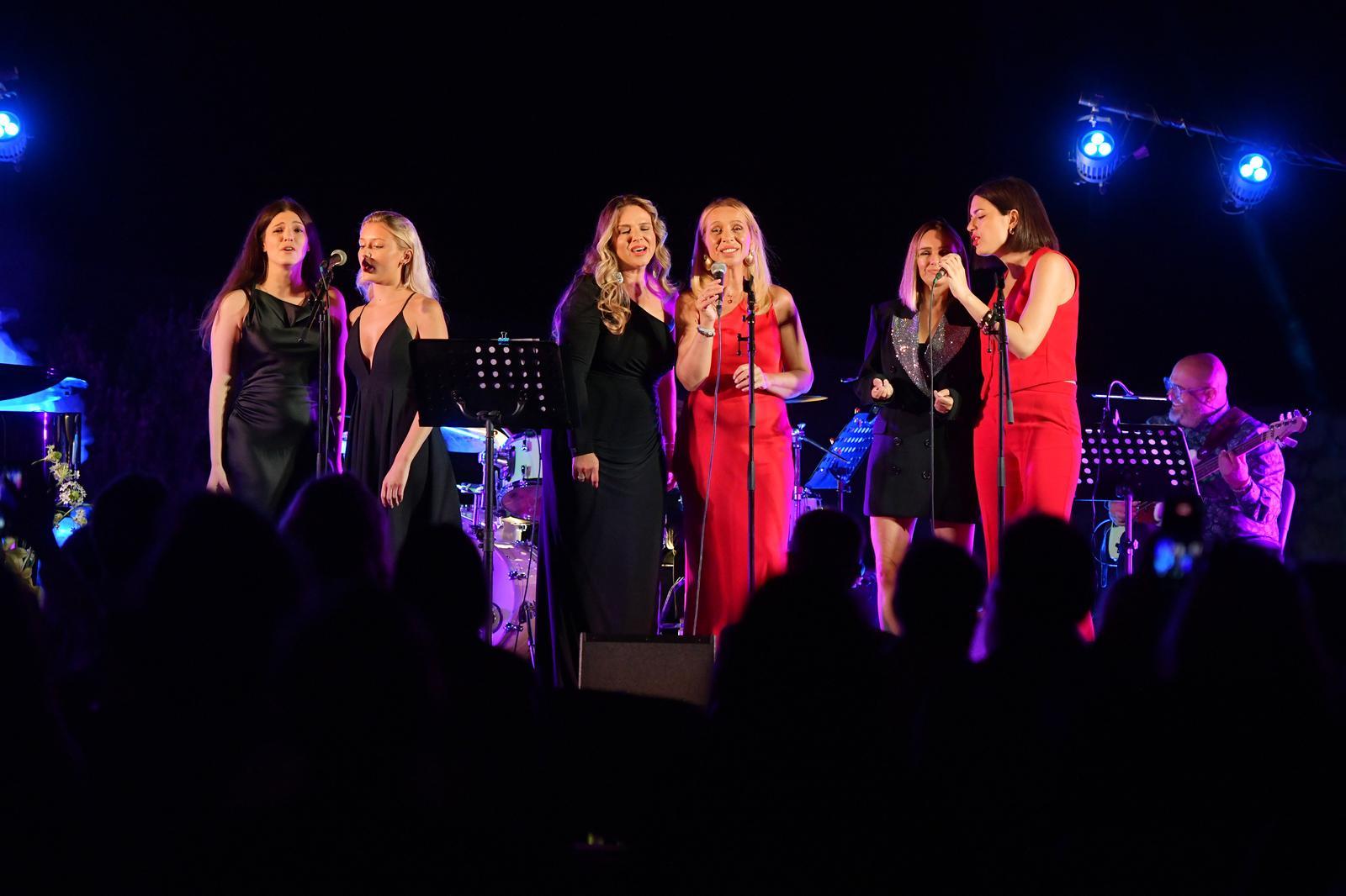 'Ladies Live': Na Baroneu sinoć glazbenice zapjevale u čast Gabi Novak i Matiji Dediću.