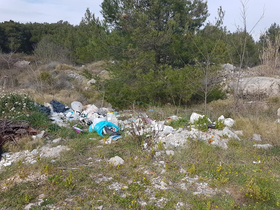 Manje cvijeća, previše smeća, pogotovo građevinskog otpada: Sve to krasi put prema šetnici u kanalu!