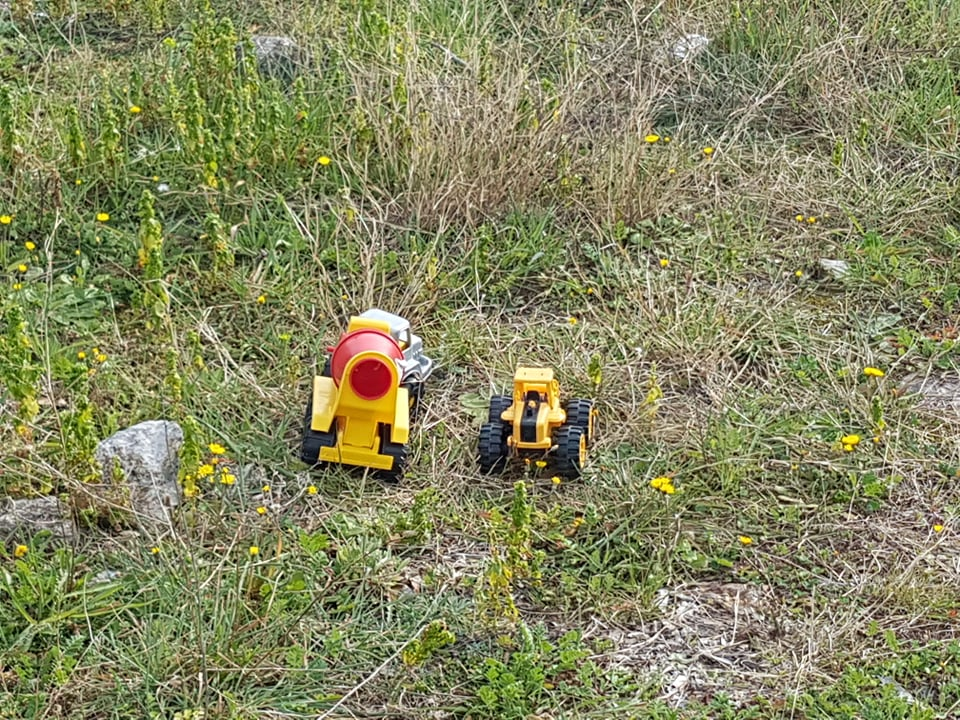 Manje cvijeća, previše smeća, pogotovo građevinskog otpada: Sve to krasi put prema šetnici u kanalu!