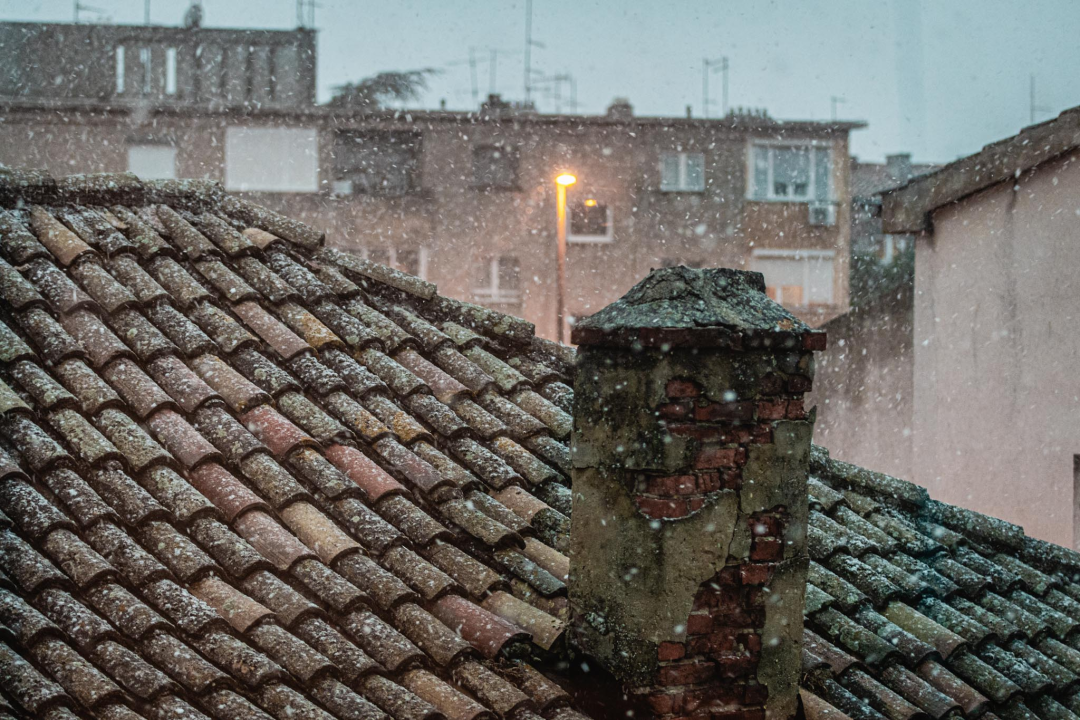 Već je debelo proljeće, a u Šibeniku pada snijeg: Zadnji put tako je bilo 2018. godine 