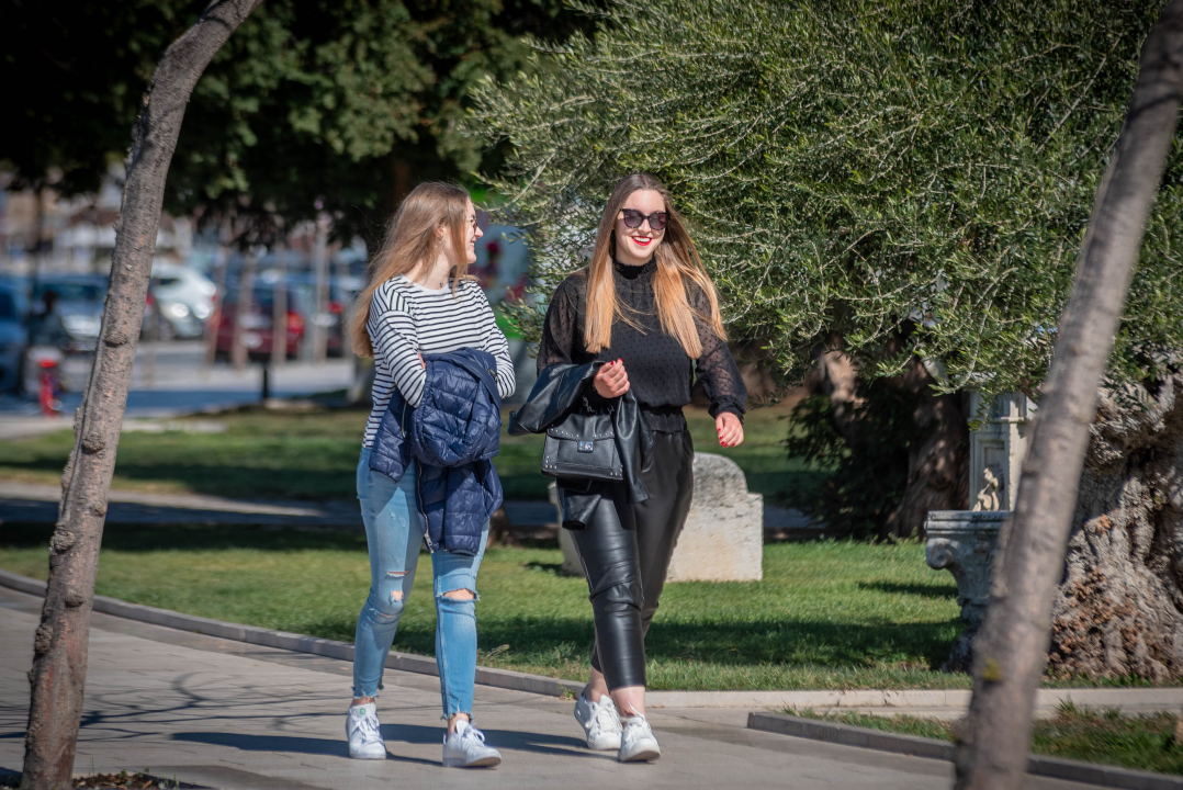 Vladari đira po gradu dokazuju da i muškarci u Šibeniku nose modu u malom prstu 
