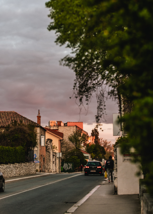 Proljetni zalazak sinoć je nebo iznad Šibenika pretvorio u pravu umjetničku sliku!