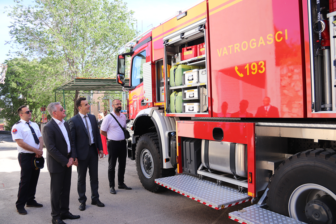 Na blagdan sv. Florijana šibenski vatrogasci pokazali novi kamion, a u Zagrebu danas preuzimaju još jedno vozilo
